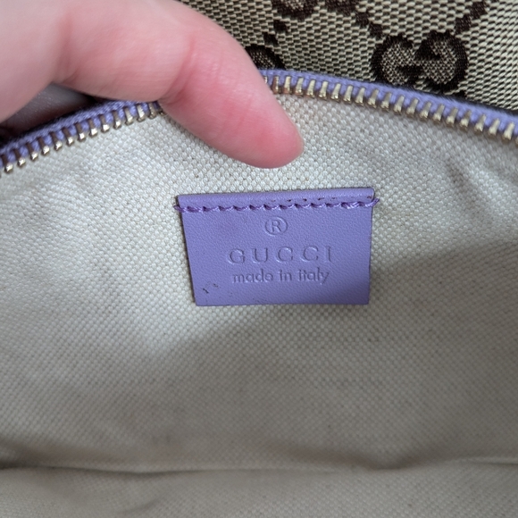 Gucci monogram hand bag with purple trim and pouch - Picture 6 of 17
